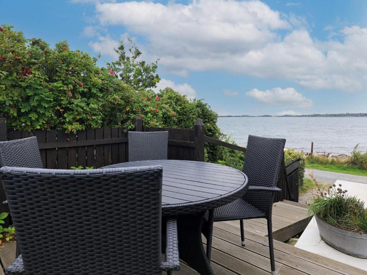 4 Person Holiday Home In Mesinge Exteriör bild