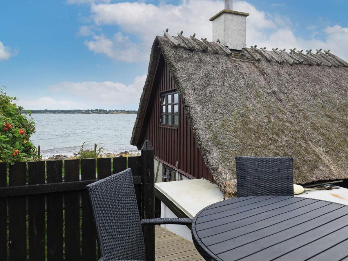 4 Person Holiday Home In Mesinge Exteriör bild