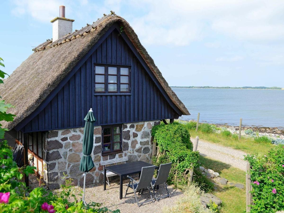 4 Person Holiday Home In Mesinge Exteriör bild